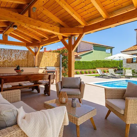 Holiday home Aurora *