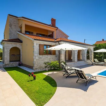 Holiday home Aurora Pula