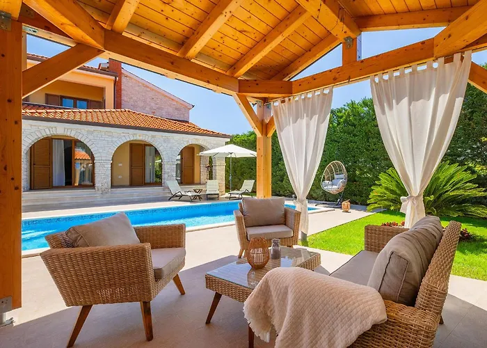 Aurora Tatil Evi Pula